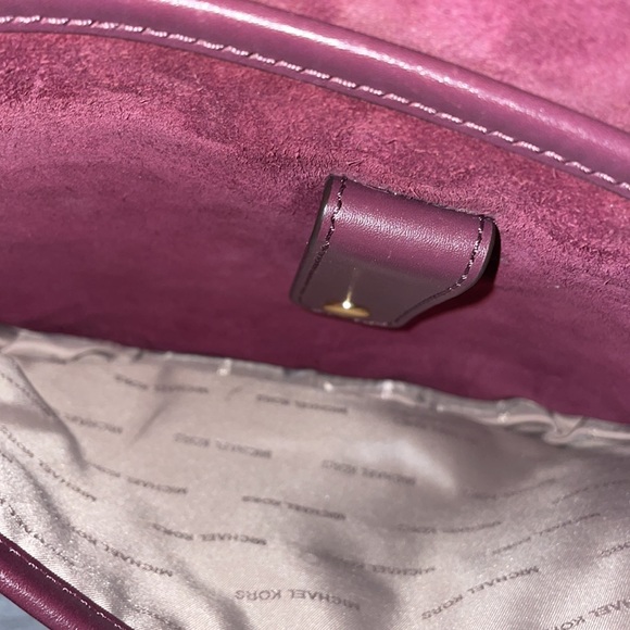 PRE LOVED MICHAEL KORS PURSE - Picture 8 of 8